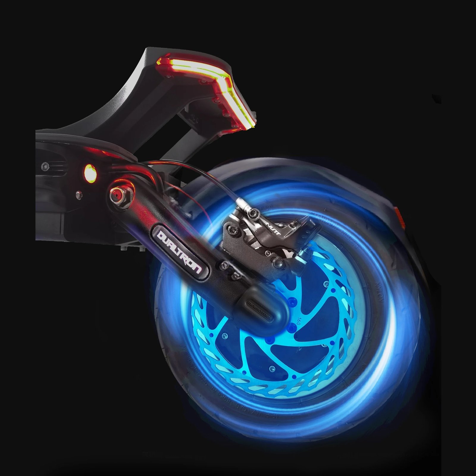 Sistema de frenos hidráulicos NUTT de 4 pistones y discos de 160 mm del Dualtron Thunder 3